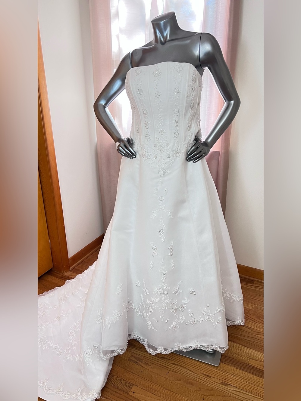 David's Bridal White Bridal gown style V8822